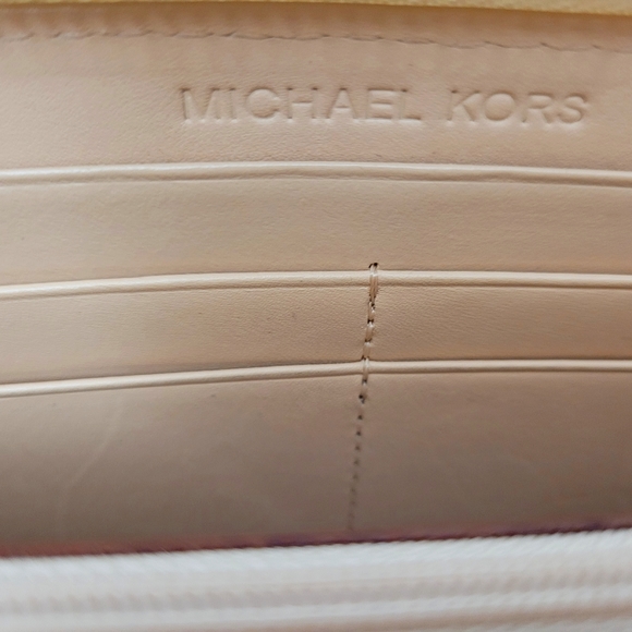 Micheal Kors full size wallet - Picture 3 of 5